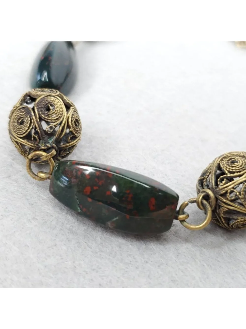 Vintage Station Necklace Green Blood Stone Gold Tone Wire Filigree Beads 19
